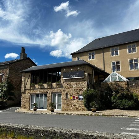 Hotel-Restaurant Le Senechal Sauveterre-de-Rouergue Extérieur photo