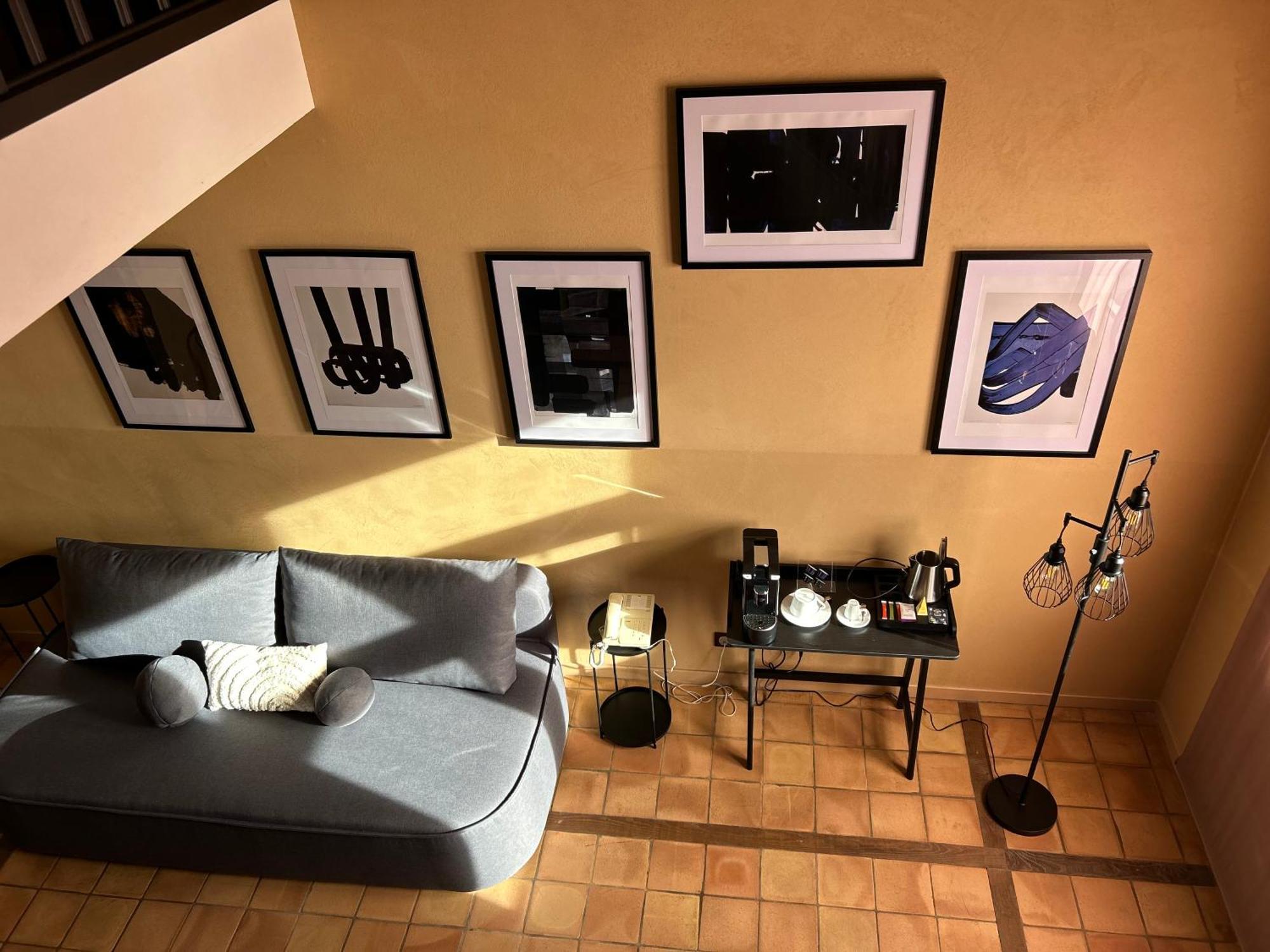 Hotel-Restaurant Le Senechal Sauveterre-de-Rouergue Extérieur photo